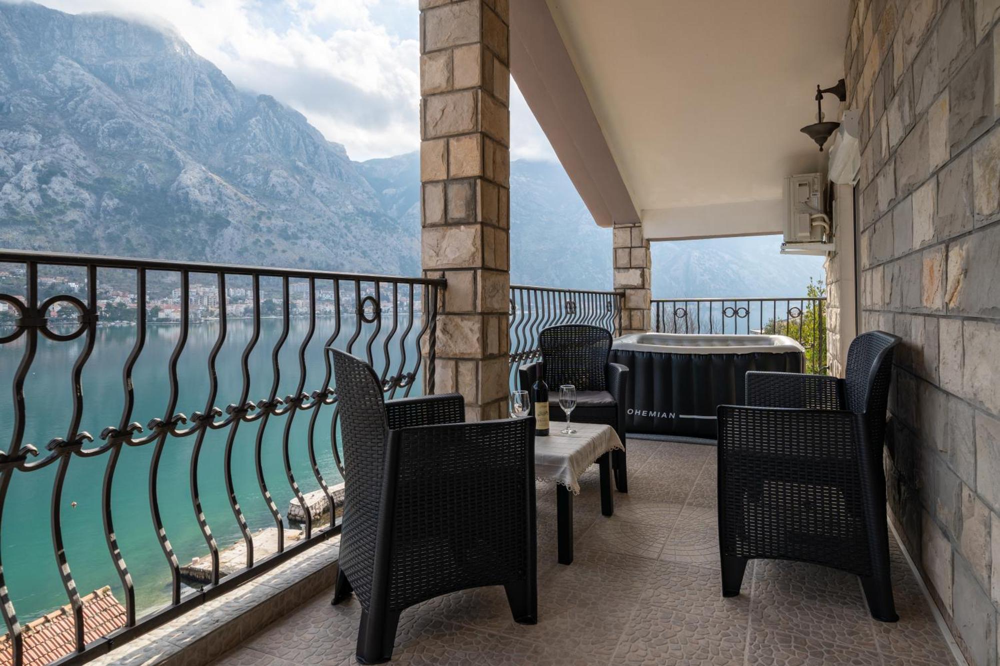 Apartments Vuković Kotor Buitenkant foto