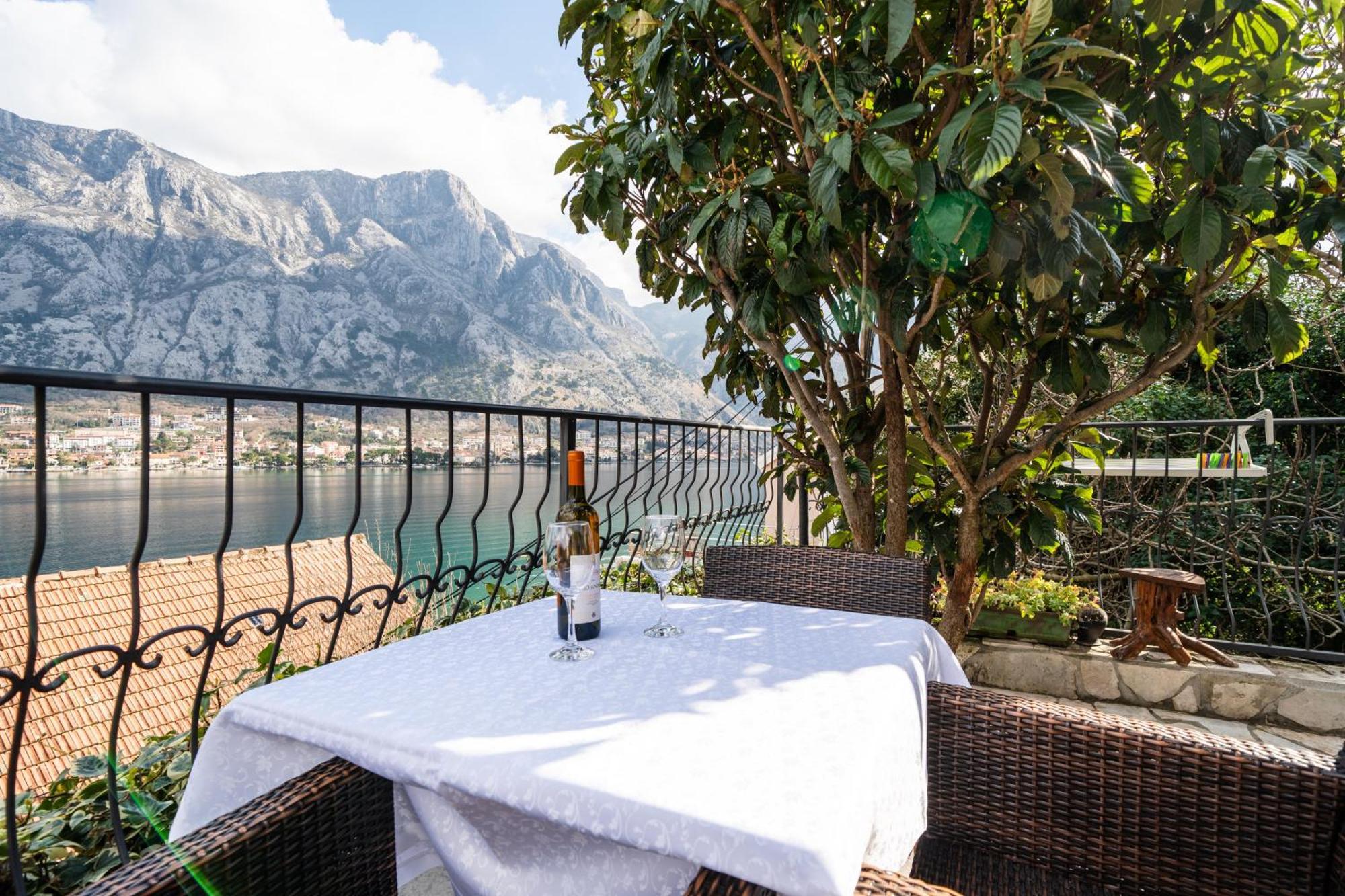 Apartments Vuković Kotor Buitenkant foto