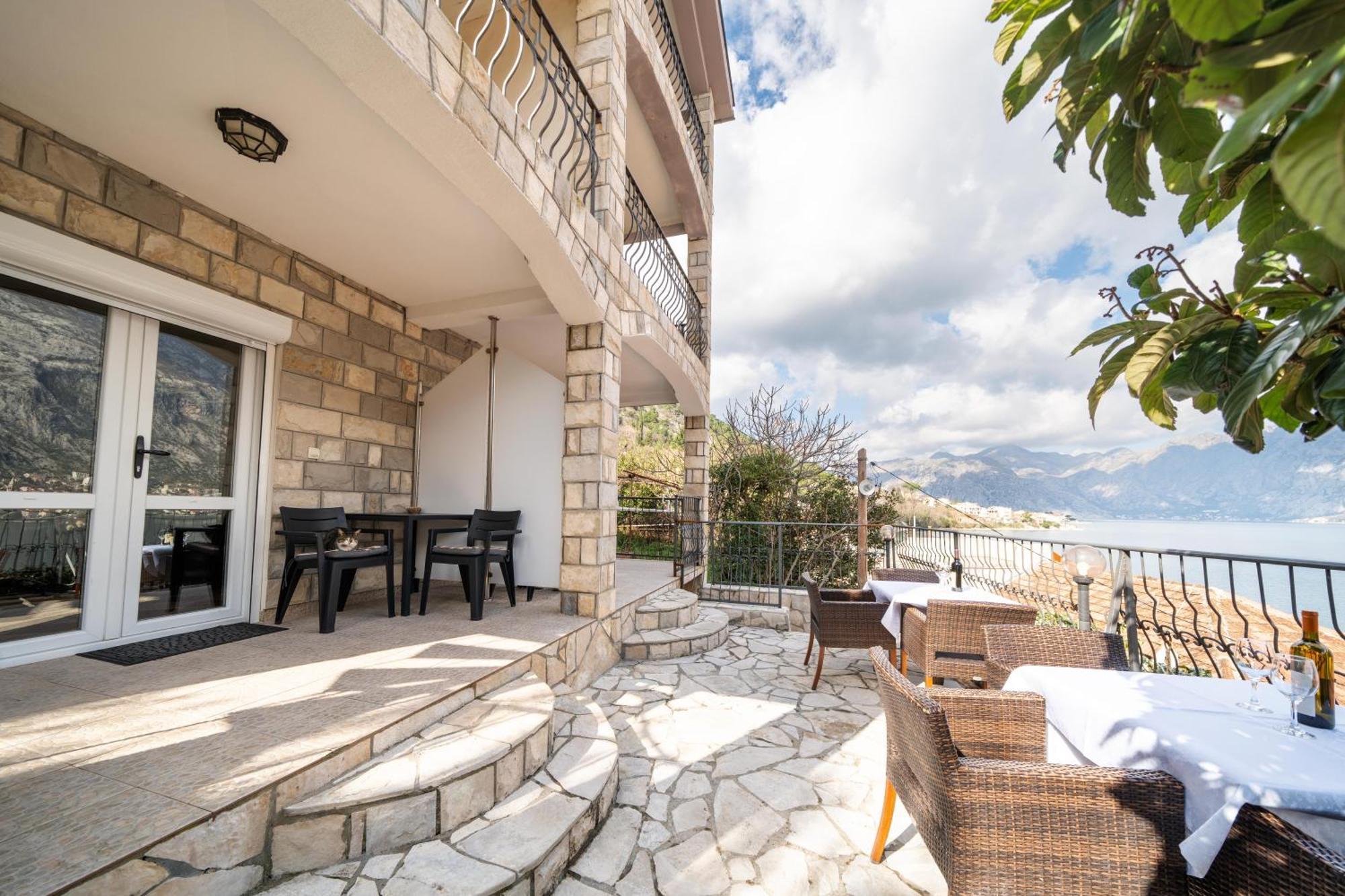 Apartments Vuković Kotor Buitenkant foto